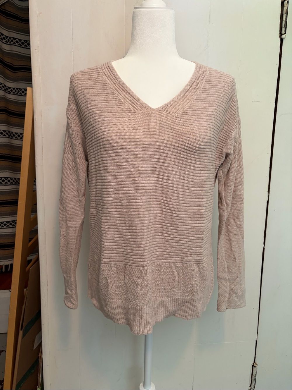 Women’s V-Neck Ribbed Sweater - Light Blush